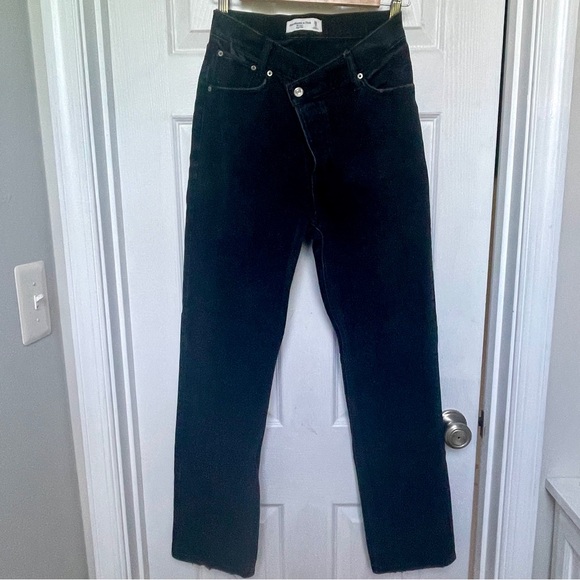 Abercrombie & Fitch Black High-Rise Jeans - Picture 2 of 6
